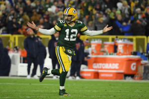 I own you': Aaron Rodgers reminds Bears fans who owns them, social media  erupts