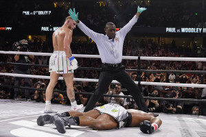 Jake Paul Beats Tyron Woodley with One-Punch Knockout, one punch boxing 