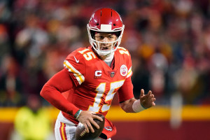 Cowboys' Micah Parsons Asked Patrick Mahomes for Jersey, Chiefs QB Says on  One Condition