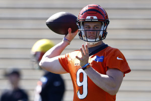 Joe Burrow Says He Won't Miss Time With Dislocated Pinkie