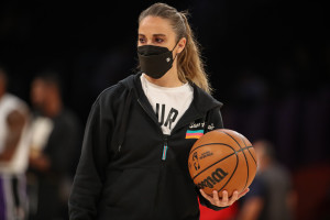 WNBA: Rhyne Howard has led Atlanta Dream to 4-2 start - Swish Appeal