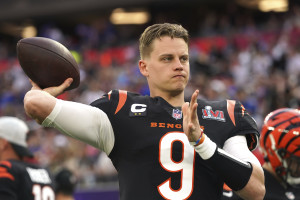 VIDEO: Evan McPherson Stays Out on Field at Halftime to Watch Dr. Dre