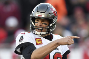 Buccaneers' Tom Brady Breaks Drew Brees' Completion Record, Throws 700th  Career TD, News, Scores, Highlights, Stats, and Rumors