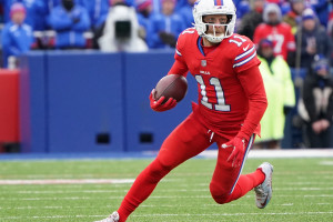 Ryan Fitzpatrick seen shirtless at freezing Bills vs Pats