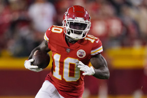 Tyreek Hill took the cheerleaders pom-poms after his TD 