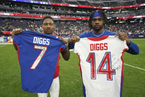 Watch Stefon Diggs tackle a fan who got onto the field during Bills vs Chiefs  game (video) 