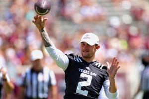 Johnny Manziel Connects With 48-Year-Old Terrell Owens On Deep Pass At Fan  Controlled Football League - BroBible