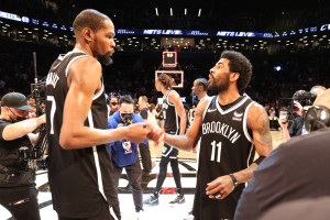 Chris Paul receives inaugural Kobe & Gigi Bryant WNBA Advocacy Award