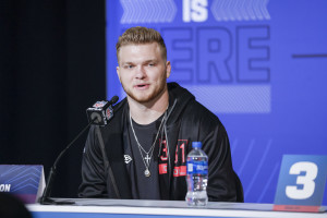 WATCH: Virginia Tech defensive lineman Amare Barno runs blistering 40 time  at NFL Scouting Combine