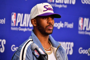 2 Mavericks Fans Tried to Hug Chris Paul's Family; Banned from Arena Until 2023