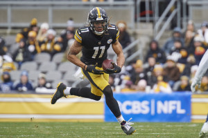 Pittsburgh Steelers defensive end DeMarvin Leal during an NFL football game  against the New York Jets at Acrisure Stadium, Sunday, Oct. 2, 2022 in  Pittsburgh, Penn. (Winslow Townson/AP Images for Panini Stock