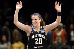 WNBA - She's done it! 😮 Sabrina Ionescu becomes the 1st