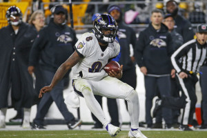 Bleacher Report on X: Former Ravens safety Bernard Pollard chirped at Lamar  Jackson on TW 