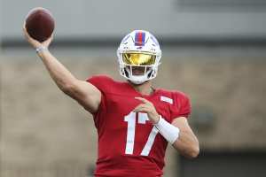 Guys wait. Does Josh Allen have the same arrow haircut as Von? :  r/buffalobills