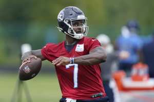 Tennessee Titans safety Amani Hooker (37) readies to defend during their  game against the Indianapolis Colts Sunday, Oct. 23, 2022, in Nashville,  Tenn. (AP Photo/Wade Payne Stock Photo - Alamy