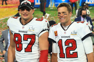 Juan's World: Gronk Ends Retirement, Joins Bucs