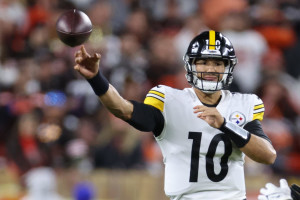 Steelers Hall of Famer agrees with benching Mitch Trubisky for