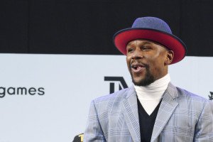 Floyd Mayweather cruises past r Deji Olatunji in exhibition with  sixth round stoppage