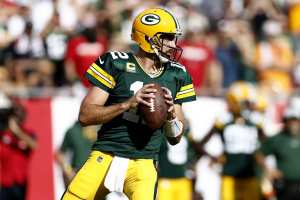Bill Belichick Praises Aaron Rodgers, Says Packers QB Has 'No Weaknesses ... at All'