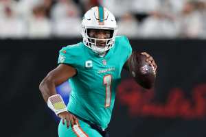 Tagovailoa makes preseason debut; Raiders top Dolphins 15-13 - The San  Diego Union-Tribune