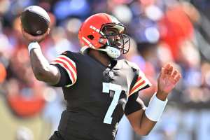 Houston, Texas, USA. 04th Dec, 2022. Cleveland Browns Jacoby BRISSETT (7)  and DESHAUN WATSON (4) taking it all in during the game between the  Cleveland Browns and the Houston Texans in Houston