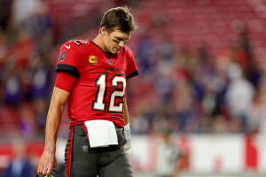 Tom Brady broke two tablets during Tampa Bay Buccaneers-New Orleans Saints  game, sources say - ESPN