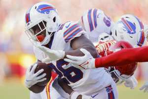 Tyreek Hill injury: Dolphins WR suffers foot injury in Week 5 - DraftKings  Network