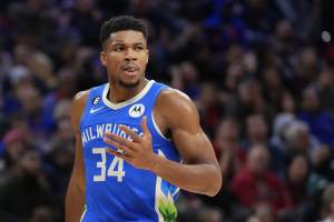 Bucks' Giannis Explains Confrontation With 76ers Arena Workers On Court After Loss