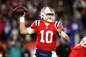 New England Patriots' Brian Hoyer during the first half of an NFL football game  Sunday, Oct. 2, 2022, in Green Bay, Wis. (AP Photo/Morry Gash Stock Photo -  Alamy