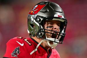 NFL spotters concluded Bucs' Cameron Brate was hit in the shoulder, not the  head