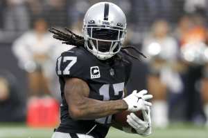 Las Vegas Raiders' Davante Adams Charged With Misdemeanor Assault for  Pushing Man After Game - WSJ