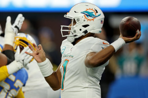 Tua, Tyreek Hill , Miami Dolphins play pingpong in locker room