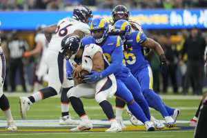 Hackett flops in his head coaching debut for Denver Broncos - Sentinel  Colorado