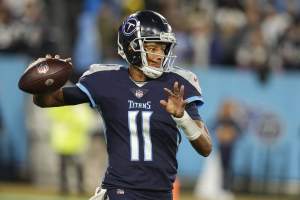 Derrick Henry, Tennessee Titans thump Texans in Malik Willis' debut