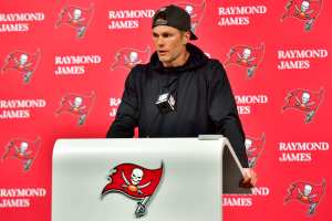 Cam Brate And Playoff Lenny Bid Tampa Bay Farewell, Sort Of -   - Tampa Bay Bucs Blog, Buccaneers News