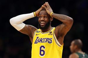 NBA Referees: Missed Foul Call on Lakers' LeBron James 'Is Gut-Wrenching for Us'