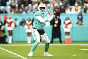 Tagovailoa throws 3 picks, Packers defeat Dolphins 26-20 – KGET 17