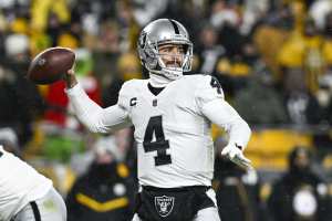 Derek Carr Gifts Davante Adams, Maxx Crosby Diamond Number Pendants