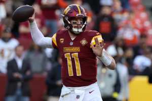 3 reasons Commanders shouldn't bench Carson Wentz for Taylor Heinicke