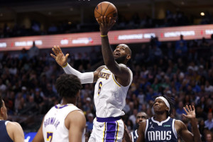 LeBron James, Lakers beat Hawks for 7th win in a row - The San Diego  Union-Tribune