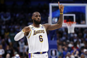Lakers' LeBron James Reveals Foot Injury Was Torn Tendon; Offseason Surgery Possible