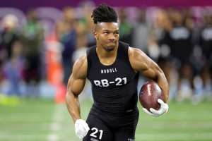 Bijan Robinson to Eagles After Jalen Hurts Contract in Kiper, McShay's NFL Mock Draft