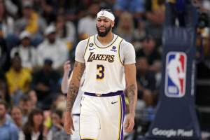 Anthony Davis leads Lakers past Warriors 113-105 in Stephen