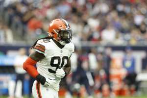 Browns: Jadeveon Clowney, John Johnson III cuts hitting books June 2