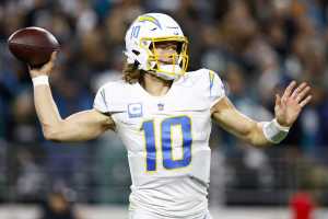 Jaguars rip Chargers; Justin Herbert risks ripped rib cartilage - Los  Angeles Times