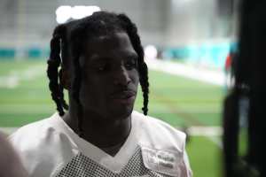 WATCH: New Dolphins WR Chosen Anderson announces his contract