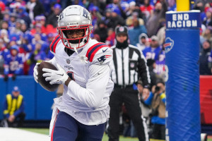 Patriots DE Lawrence Guy gifted 75 mothers in NICU flowers