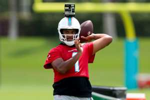 Miami Dolphins tight end Elijah Higgins (84) runs drills during a team  scrimmage at Hard Rock Stadium, Saturday, Aug. 5, 2023, in Miami Gardens,  Fla. (AP Photo/Lynne Sladky Stock Photo - Alamy