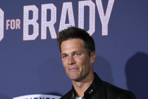 Tom Brady Calls Report He May Back Out Of $375M Fox NFL Contract 'Fake  News' : r/nfl