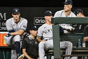 Yankees manager Aaron Boone's hilarious NSFW exchange with umpire